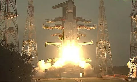 சி.எம்.எஸ்.-03 செயற்கைக்கோளை வெற்றிகரமாக விண்ணில் செலுத்தியது இஸ்ரோ