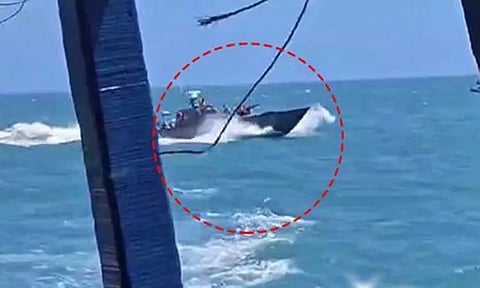 ராமேசுவரம் மீனவர்கள் துப்பாக்கி முனையில் விரட்டியடிப்பு; இலங்கை கடற்படை அட்டூழியம்