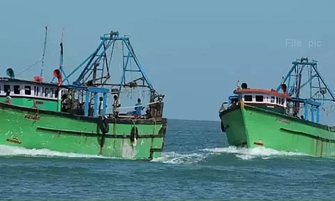 35 இந்திய மீனவர்கள் கைது; இலங்கை கடற்படை நடவடிக்கை