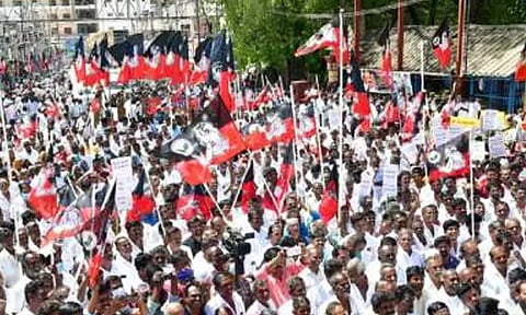 கல்லூரி மாணவி வன்கொடுமை செய்யப்பட்டதை கண்டித்து அதிமுக ஆர்ப்பாட்டம் அறிவிப்பு