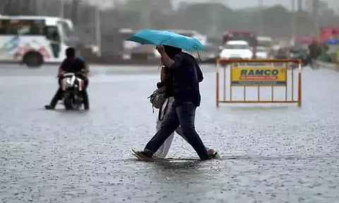 தமிழகத்தில் இடி, மின்னலுடன் மழைக்கு வாய்ப்பு: வானிலை ஆய்வு மையம்