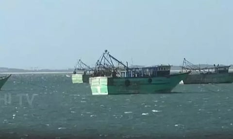 தமிழக மீனவர்களை படகுடன் திருப்பி அனுப்ப உத்தரவு