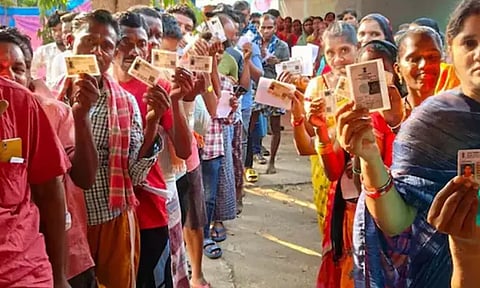 பீகாரில் இன்று முதல்கட்ட தேர்தல்; 121 தொகுதிகளில் வாக்குப்பதிவு