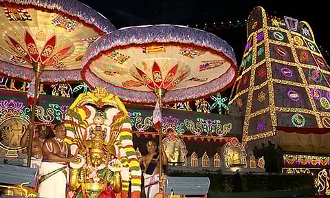 திருப்பதி ஏழுமலையான் கோவிலில் தெலுங்கு கார்த்திகை மாத பௌர்ணமி கருடசேவை