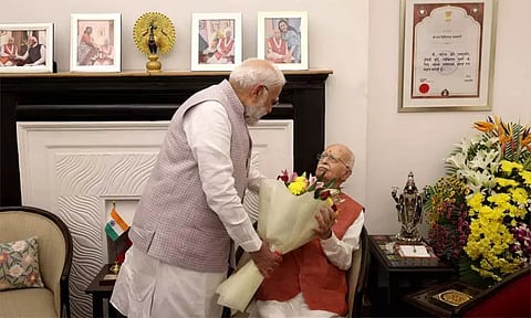 எல்.கே.அத்வானி பிறந்தநாள்: பிரதமர் மோடி நேரில் வாழ்த்து