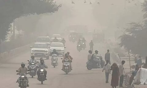 டெல்லியில் காற்றின் தரக் குறியீடு 400-ஆக பதிவு - மக்கள் அவதி