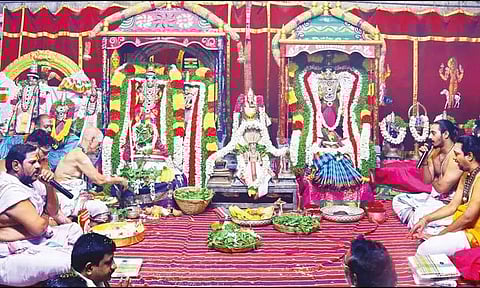 ஸ்ரீகாளஹஸ்தி சிவன் கோவிலில் லட்ச வில்வார்ச்சனை, லட்ச குங்குமார்ச்சனை