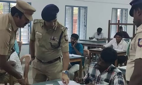 தென்காசி: காவலர் தேர்வில் செல்போன் பயன்படுத்தி மோசடி - 3 பேரிடம் விசாரணை