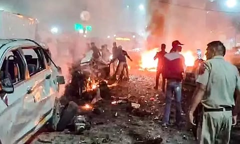 டெல்லி கார் வெடிப்பு சம்பவம்: சட்டவிரோத நடவடிக்கைகள் தடுப்பு சட்டத்தின் கீழ் வழக்குப்பதிவு - நாடு முழுவதும் உஷார் நிலை