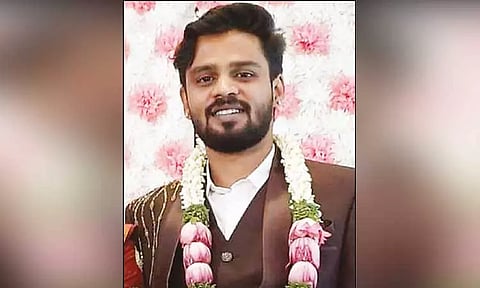 மனைவி தொல்லையால் புதுமாப்பிள்ளை தற்கொலை... திருமணமான 8 மாதங்களில் சோகம்