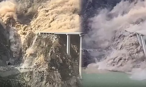 சீனாவில் புதிதாக திறக்கப்பட்ட பாலம் நிலச்சரிவால் இடிந்து விழுந்தது