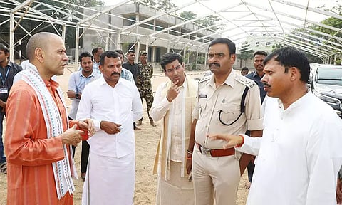 திருச்சானூரில் கார்த்திகை பிரம்மோற்சவ ஏற்பாடுகள் தீவிரம்.. தேவஸ்தான அதிகாரி, கலெக்டர் ஆய்வு