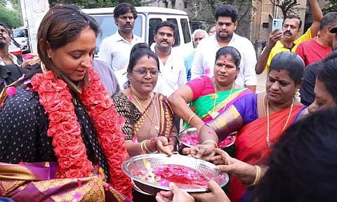 மகளிர் உலகக்கோப்பையை வென்ற கேப்டன் ஹர்மன்பிரீத் கவுருக்கு சென்னையில் உற்சாக வரவேற்பு