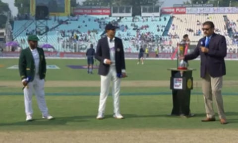 முதல் டெஸ்ட்: இந்தியாவுக்கு எதிராக தென் ஆப்பிரிக்கா பேட்டிங் தேர்வு