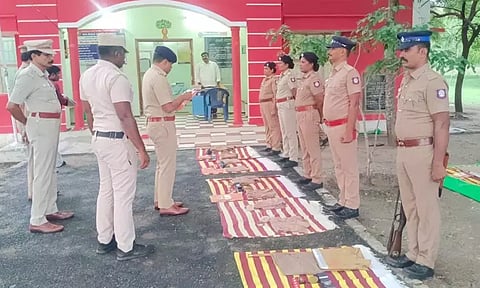 காடல்குடி காவல் நிலையத்தில் மாவட்ட எஸ்.பி. ஆல்பர்ட் ஜான் ஆய்வு