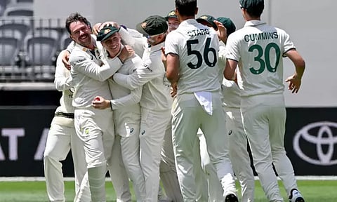 ஆஷஸ் முதல் டெஸ்ட்: ஆஸி. முன்னணி வேகப்பந்து வீச்சாளர் விலகல்