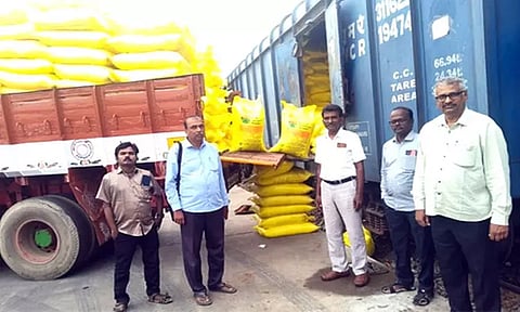 பயிர் சாகுபடிக்காக தூத்துக்குடிக்கு ரெயிலில் 850 டன் யூரியா வருகை