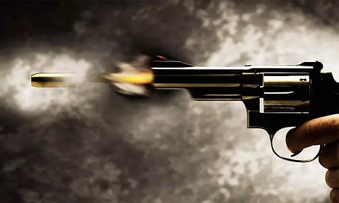 காதலியை சுட்டுக்கொன்று இளைஞர் தற்கொலை முயற்சி - அதிர்ச்சி சம்பவம்