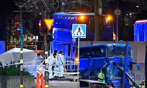 ஸ்வீடனில் பயணிகள் நிழற்கூடம் மீது மோதிய பஸ் - 3 பேர் பலி