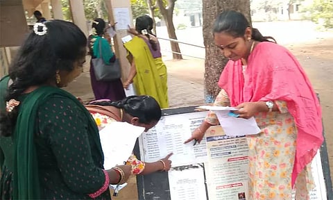 தமிழகம் முழுவதும் இன்று தாள்-2 ஆசிரியர் தகுதித்தேர்வு நடைபெறுகிறது