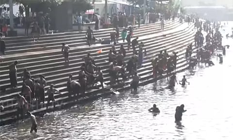 கேரளாவில் பரவும் மூளை காய்ச்சல் - சபரிமலை சீசனை முன்னிட்டு பக்தர்களுக்கு கட்டுப்பாடு