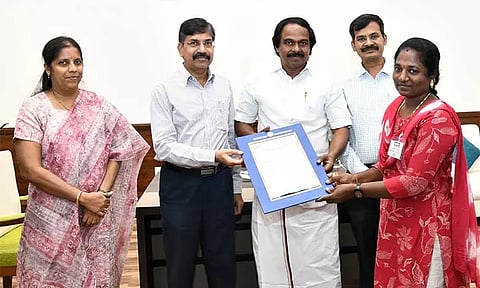 டி.என்.பி.எஸ்.சி. மூலம் தேர்வு செய்யப்பட்ட 14 பேருக்கு பணி நியமன ஆணைகள் - அமைச்சர் மனோ தங்கராஜ் வழங்கினார்