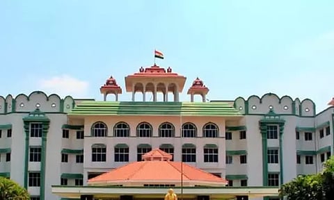 திருமணத்திற்கு முந்தைய நெருக்கம் தற்போது சர்வ சாதாரணமாக உள்ளது: ஐகோர்ட்டு கருத்து