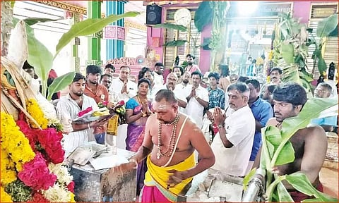 தேரிக்குடியிருப்பு கற்குவேல் அய்யனார் கோவிலில் கள்ளர்வெட்டு திருவிழா தொடங்கியது