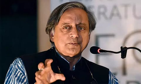 பிரதமர் மோடிக்கு சசிதரூர் புகழாரம்