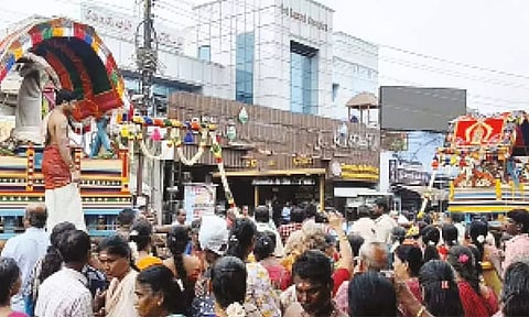 நெல்லையப்பர் கோவிலில் ஐப்பசி திருக்கல்யாண திருவிழா: சுவாமி-அம்மன் மறுவீடு பட்டின பிரவேச வீதி உலா