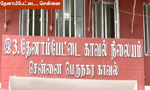வீட்டில் தனியாக இருந்த 2 சிறுமிகளுக்கு பாலியல் தொல்லை - ஆட்டோ ஓட்டுநர் கைது