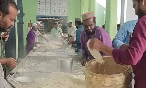 திண்டுக்கல் வேடசந்தூர் பெரிய பள்ளிவாசலில் கந்தூரி விழா - 15 ஆயிரம் பேருக்கு அன்னதானம்