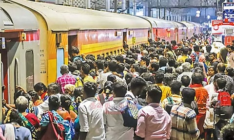 நெருங்கும் பண்டிகை காலம்.. ரெயில்களில் கூடுதலாக முன்பதிவில்லாத பெட்டிகள் இணைக்கப்படுமா..?