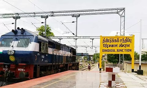 திண்டுக்கல் ரெயில் நிலையத்தில் 4 கிலோ கஞ்சா பறிமுதல் - போலீஸ் விசாரணை