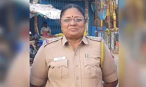 நில ஆவணங்கள் காணாமல் போனதாக முறைகேடாக சி.எஸ்.ஆர். பதிவு: பெண் போலீஸ் இன்ஸ்பெக்டர் பணியிடை நீக்கம்