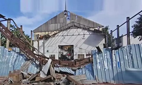 சென்னை: கட்டிடம் இடிக்கும் பணியின்போது மேற்கூரை சரிந்து விழுந்து 2 பேர் பலி