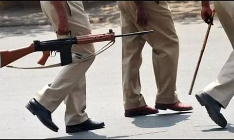 துப்பாக்கியை சுத்தம் செய்தபோது குண்டு பாய்ந்து போலீஸ்காரர் உயிரிழப்பு