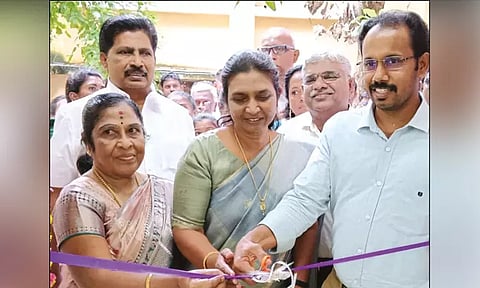 பயின்ற அரசு பள்ளிக்கு புதிய வகுப்பறை கட்டிடம் கட்டிக்கொடுத்த இஸ்ரோ பெண் விஞ்ஞானி