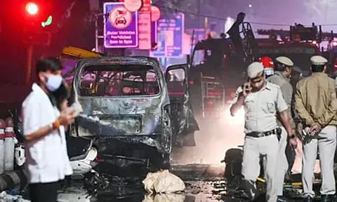 டெல்லி கார் வெடிப்பில் அடையாளம் காணப்படாத 3 உடல்கள்... டி.என்.ஏ. சோதனை நடத்த முடிவு