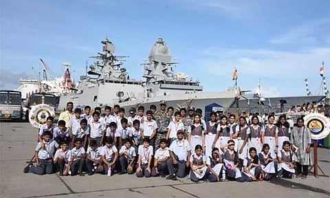 சென்னை துறைமுகத்தில் கடற்படை தின கொண்டாட்டம்: 3 ஆயிரத்துக்கும் மேற்பட்ட பார்வையாளர்கள் வருகை