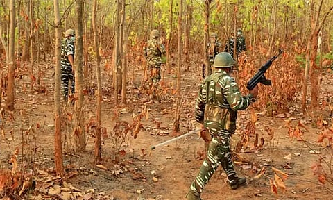 சத்தீஷ்காரில் 12 பெண்கள் உள்பட 41 நக்சல்கள் சரண்