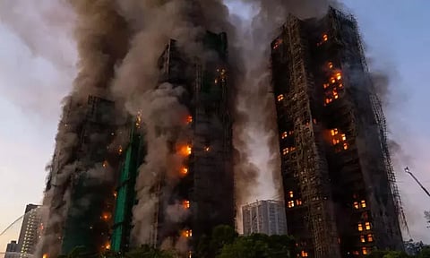 ஹாங்காங் அடுக்குமாடி குடியிருப்பில் பயங்கர தீ விபத்து: உயரும் பலி எண்ணிக்கை - 279 பேர் மாயம்
