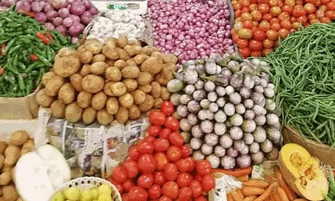 மழையால் விளைச்சல் பாதிப்பு: காய்கறி விலை கிடுகிடு உயர்வு