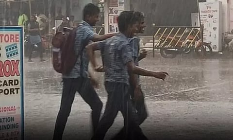 ராமேசுவரத்தில் பள்ளிகளுக்கு மட்டும் இன்று விடுமுறை