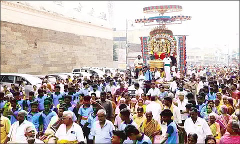 திருவண்ணாமலை கார்த்திகை தீபத் திருவிழா: நாக வாகனத்தில் சந்திரசேகரர் வீதிஉலா