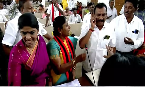 மெட்ரோ திட்ட அறிக்கையை நிராகரித்த விவகாரம்: கோவை மாநகராட்சி கூட்டத்தில் மத்திய அரசுக்கு எதிராக தீர்மானம்