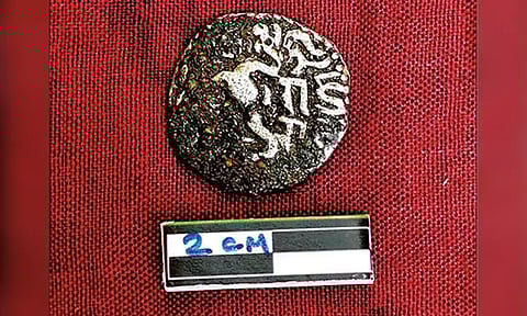 ஆயிரம் ஆண்டுகள் பழமை வாய்ந்த சோழர் கால வெள்ளி நாணயம் கண்டெடுப்பு