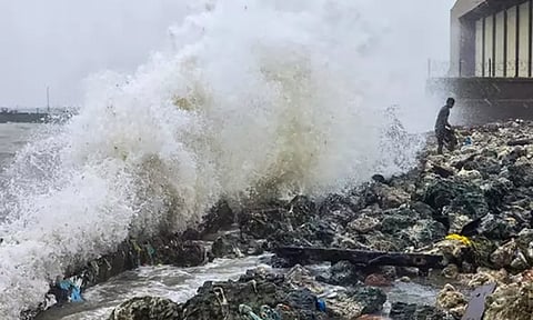 இலங்கையில் சிக்கித் தவிக்கும் இந்தியர்களுக்கு அவசர உதவி எண் அறிவிப்பு