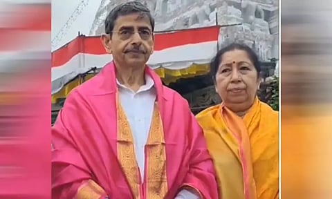 திருப்பதி ஏழுமலையான் கோவிலில் தமிழக கவர்னர் ஆர்.என்.ரவி குடும்பத்துடன் சாமி தரிசனம்