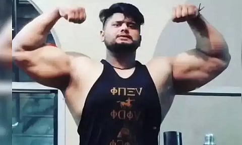 திருமண நிகழ்ச்சியில் மதுபோதையில் தகராறு செய்தவர்களை தட்டிக்கேட்ட தடகள வீரர் அடித்துக்கொலை